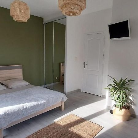Ferienwohnung Chambre Avec Terrasse Sarrians Exterior foto