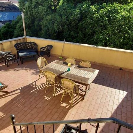 Ferienwohnung Chambre Avec Terrasse Sarrians Exterior foto